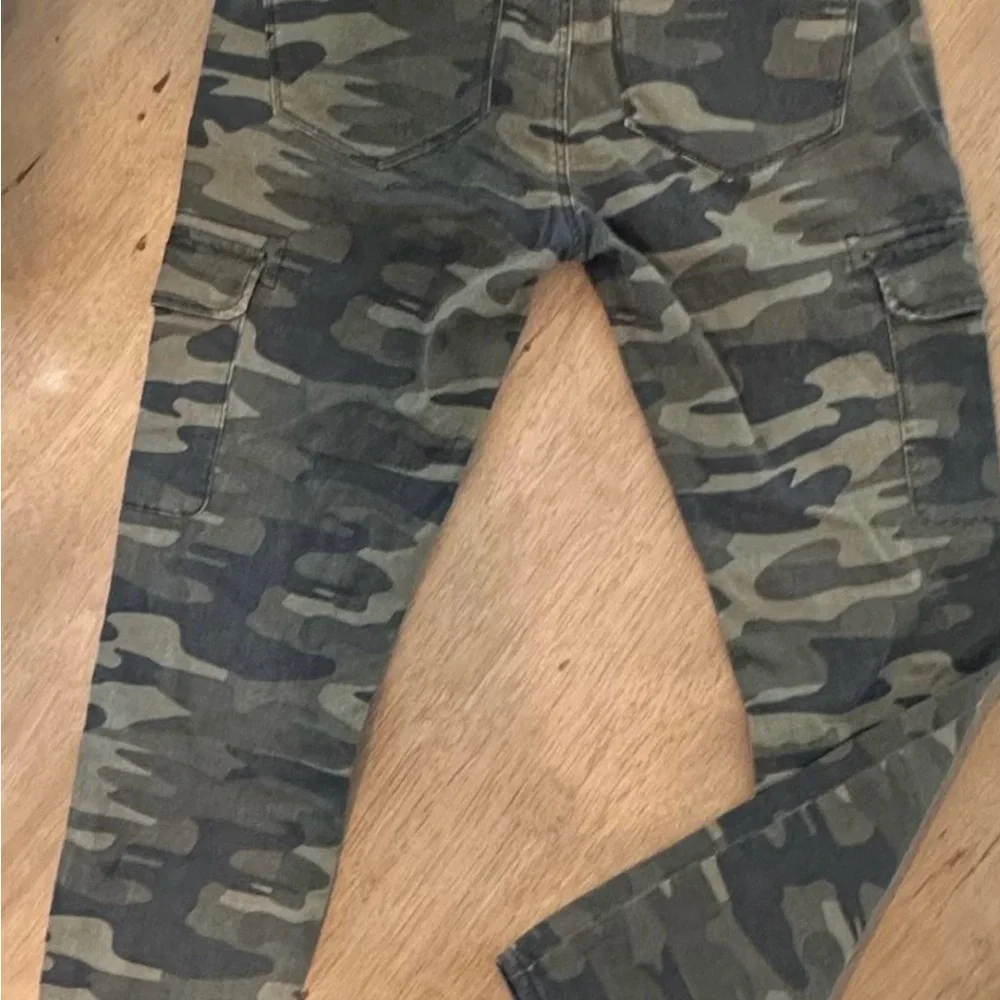 NWT Juliette Skinny Cargo In Military Camouflage - Picture 3 of 4